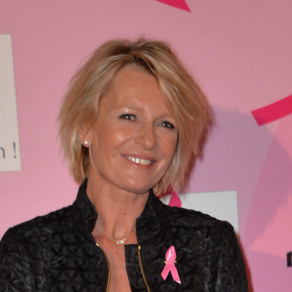 Sophie Davant - Soirée de lancement d'Octobre Rose (le mois de lutte contre le cancer du sein) au Palais Chaillot à Paris le 28 septembre 2015. Lors de cette soirée prestigieuse, les équipes de l'association "Le cancer du sein, Parlons-en!" et les dirigeants du groupe Estée Lauder illumineront la Tour Eiffel en rose.