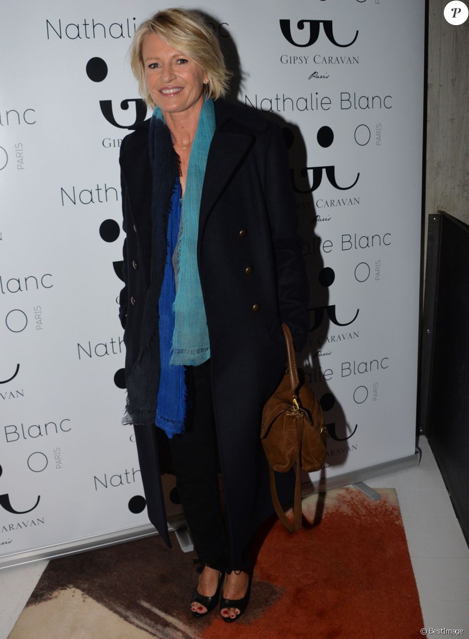 Sophie Lancement Marque Davant De Exclusif La Lunettes HEW2D9I