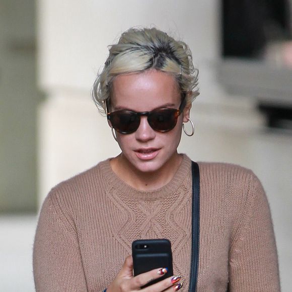 Lily Allen arrive à la BBC après sa visite de la jungle de Calais le 12 octobre 2016.