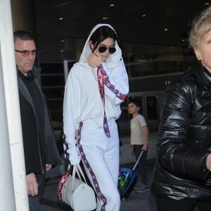 Kendall Jenner arrive à l'aéroport de LAX à Los Angeles, le 25 janvier 2017