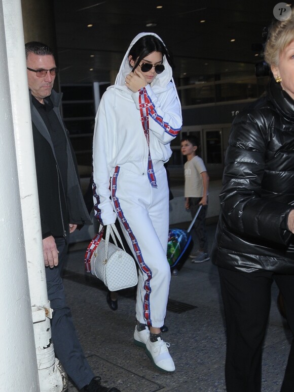 Kendall Jenner arrive à l'aéroport de LAX à Los Angeles, le 25 janvier 2017