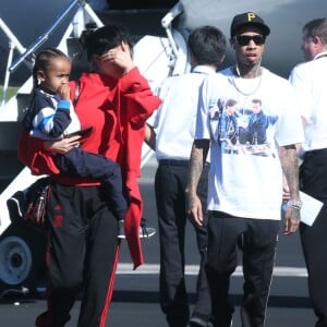 Kris Jenner, Corey Gamble, Kourtney Kardashian, ses enfants Mason, Penelope et Reign Disick, Kim Kardashian, ses enfants North et Saint West, Kylie Jenner, Tyga et son fils King Cairo prennent un jet privé à l'aéroport de Van Nuys. Los Angeles, le 26 janvier 2017.