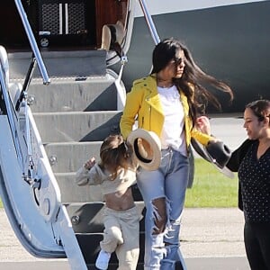 Kris Jenner, Corey Gamble, Kourtney Kardashian, ses enfants Mason, Penelope et Reign Disick, Kim Kardashian, ses enfants North et Saint West, Kylie Jenner, Tyga et son fils King Cairo prennent un jet privé à l'aéroport de Van Nuys. Los Angeles, le 26 janvier 2017.