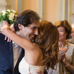 Exclusif - Elsa Fayer et Zach Hanoun - Mariage de Elsa Fayer et Zach Hanoun à la mairie du 16ème arrondissement de Paris le 20 septembre 2016. Un mariage dans l'intimité , entourée de sa famille. Côté travail, à partir du 28 janvier 2017, Elsa Fayer présentera sur TF1 l'émission "C'est le Bouquet, la bataille des Fleuristes" à 16h05 avec à ses côtés Gilles Pavan et Djordje Varda.  © Cyril Moreau / Bestimage 20/09/2016 - Paris