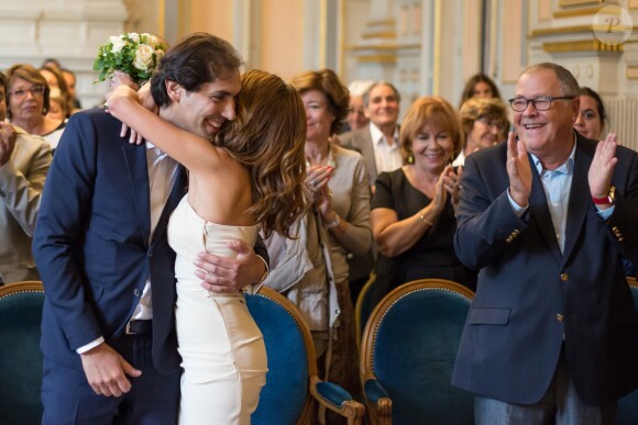 Exclusif - Elsa Fayer et Zach Hanoun - Mariage de Elsa Fayer et Zach Hanoun à la mairie du 16ème arrondissement de Paris le 20 septembre 2016. Un mariage dans l'intimité , entourée de sa famille. Côté travail, à partir du 28 janvier 2017, Elsa Fayer présentera sur TF1 l'émission "C'est le Bouquet, la bataille des Fleuristes" à 16h05 avec à ses côtés Gilles Pavan et Djordje Varda.  © Cyril Moreau / Bestimage 20/09/2016 - Paris