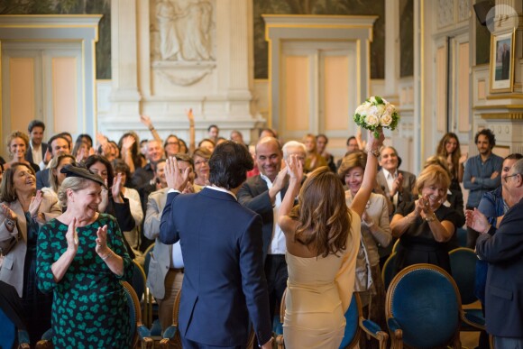 Exclusif - Elsa Fayer et Zach Hanoun - Mariage de Elsa Fayer et Zach Hanoun à la mairie du 16ème arrondissement de Paris le 20 septembre 2016. Un mariage dans l'intimité , entourée de sa famille. Côté travail, à partir du 28 janvier 2017, Elsa Fayer présentera sur TF1 l'émission "C'est le Bouquet, la bataille des Fleuristes" à 16h05 avec à ses côtés Gilles Pavan et Djordje Varda. © Cyril Moreau / Bestimage 20/09/2016 - Paris