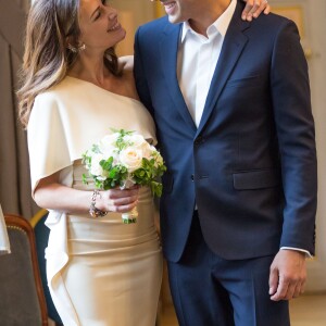 Exclusif - Elsa Fayer et Zach Hanoun - Mariage de Elsa Fayer et Zach Hanoun à la mairie du 16ème arrondissement de Paris le 20 septembre 2016. Un mariage dans l'intimité , entourée de sa famille. Côté travail, à partir du 28 janvier 2017, Elsa Fayer présentera sur TF1 l'émission "C'est le Bouquet, la bataille des Fleuristes" à 16h05 avec à ses côtés Gilles Pavan et Djordje Varda. © Cyril Moreau / Bestimage 20/09/2016 - Paris