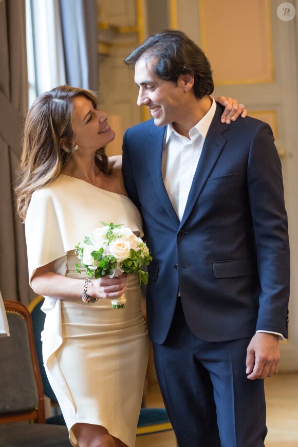 Exclusif - Elsa Fayer et Zach Hanoun - Mariage de Elsa Fayer et Zach Hanoun à la mairie du 16ème arrondissement de Paris le 20 septembre 2016. Un mariage dans l'intimité , entourée de sa famille. Côté travail, à partir du 28 janvier 2017, Elsa Fayer présentera sur TF1 l'émission "C'est le Bouquet, la bataille des Fleuristes" à 16h05 avec à ses côtés Gilles Pavan et Djordje Varda. © Cyril Moreau / Bestimage 20/09/2016 - Paris