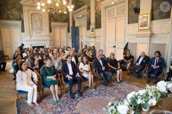 Exclusif - Elsa Fayer et Zach Hanoun - Mariage de Elsa Fayer et Zach Hanoun à la mairie du 16ème arrondissement de Paris le 20 septembre 2016. Un mariage dans l'intimité , entourée de sa famille. Côté travail, à partir du 28 janvier 2017, Elsa Fayer présentera sur TF1 l'émission "C'est le Bouquet, la bataille des Fleuristes" à 16h05 avec à ses côtés Gilles Pavan et Djordje Varda. © Cyril Moreau / Bestimage 20/09/2016 - Paris