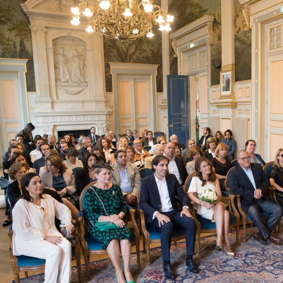 Exclusif - Elsa Fayer et Zach Hanoun - Mariage de Elsa Fayer et Zach Hanoun à la mairie du 16ème arrondissement de Paris le 20 septembre 2016. Un mariage dans l'intimité , entourée de sa famille. Côté travail, à partir du 28 janvier 2017, Elsa Fayer présentera sur TF1 l'émission "C'est le Bouquet, la bataille des Fleuristes" à 16h05 avec à ses côtés Gilles Pavan et Djordje Varda. © Cyril Moreau / Bestimage 20/09/2016 - Paris