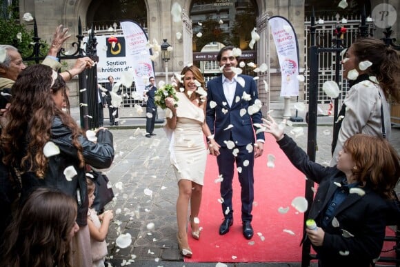 Exclusif - Elsa Fayer et Zach Hanoun - Mariage de Elsa Fayer et Zach Hanoun à la mairie du 16ème arrondissement de Paris le 20 septembre 2016. Un mariage dans l'intimité , entourée de sa famille. Côté travail, à partir du 28 janvier 2017, Elsa Fayer présentera sur TF1 l'émission "C'est le Bouquet, la bataille des Fleuristes" à 16h05 avec à ses côtés Gilles Pavan et Djordje Varda. © Cyril Moreau / Bestimage 20/09/2016 - Paris