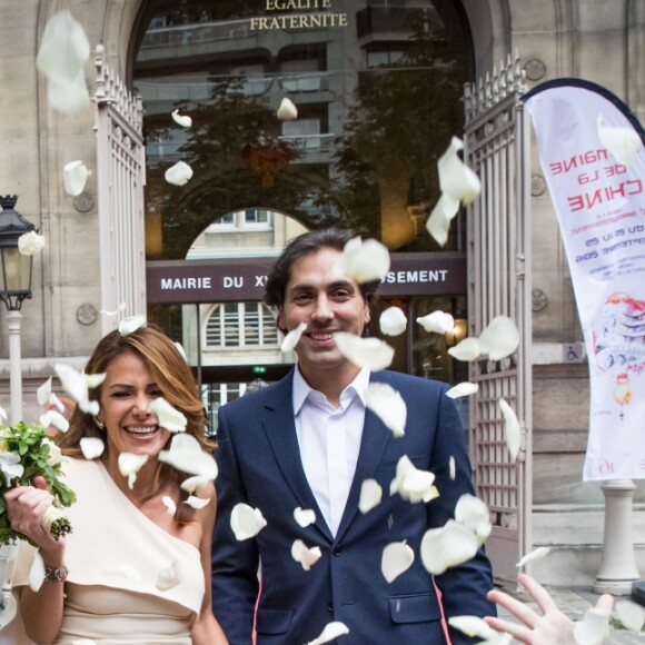 Exclusif - Elsa Fayer et Zach Hanoun - Mariage de Elsa Fayer et Zach Hanoun à la mairie du 16ème arrondissement de Paris le 20 septembre 2016. Un mariage dans l'intimité , entourée de sa famille. Côté travail, à partir du 28 janvier 2017, Elsa Fayer présentera sur TF1 l'émission "C'est le Bouquet, la bataille des Fleuristes" à 16h05 avec à ses côtés Gilles Pavan et Djordje Varda. © Cyril Moreau / Bestimage 20/09/2016 - Paris