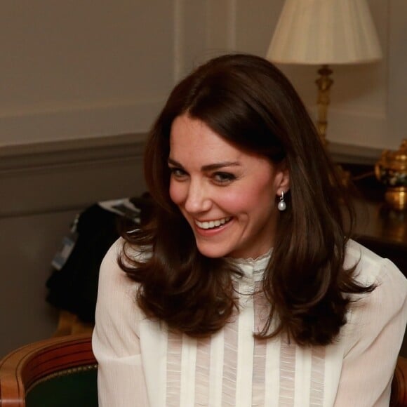 La duchesse Catherine de Cambridge au palais de Kensington à Londres le 17 février 2016, lors de sa journée en tant que rédactrice en chef invitée du Huffington Post.