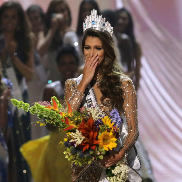 La Française Iris Mittenaere couronnée Miss Univers; Choisie face à ses 85 concurrentes, la Française Iris Mittenaere a été élue lundi 30 janvier Miss Univers lors d'un concours télévisé organisé à Manille, aux Philippines le 30 janvier 2017. © Linus Guardian Escandor Ii via ZUMA Wire / Bestimage