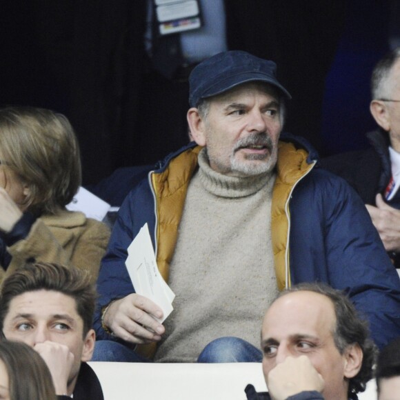 Jean-Pierre Darroussin et sa femme Anna Novion - People au match de football de la Coupe de France "OM vs OL" au stade Vélodrome à Marseille. Le 31 janvier 2017 © Eric Etten / Bestimage