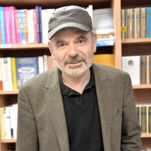 Jean-Pierre Darroussin dédicace son livre à la librairie " les furets du Nord " à Valenciennes le 25 mars 2015