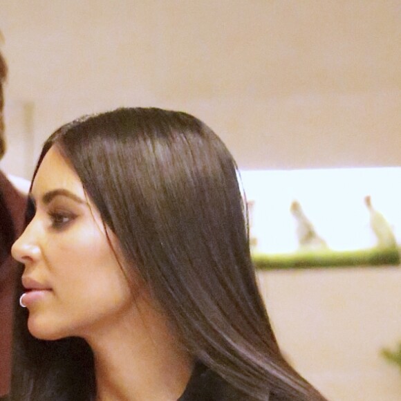 Kim Kardashian a déjeuné au restaurant Cipriani avec ses enfants North, Saint West et ses amis Jonathan Cheban et Simon Huck, puis fait du shopping au magasin de vêtements pour enfants Sweet William et au centre commercial Bergdorf Goodman. New York, le 1 er février 2017.