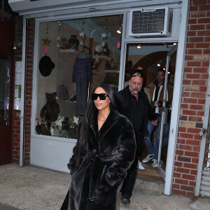 Kim Kardashian et ses amis Jonathan Cheban et Simon Huck au magasin Sweet William à New York. Le 1 er février 2017.