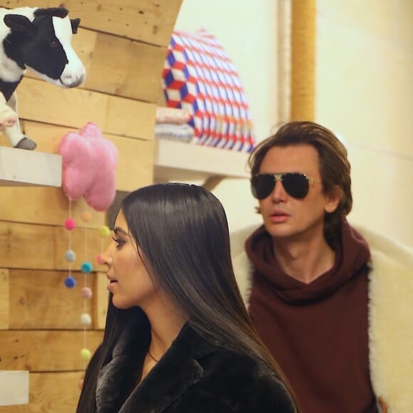 Kim Kardashian et ses amis Jonathan Cheban et Simon Huck au magasin Sweet William à New York. Le 1 er février 2017.