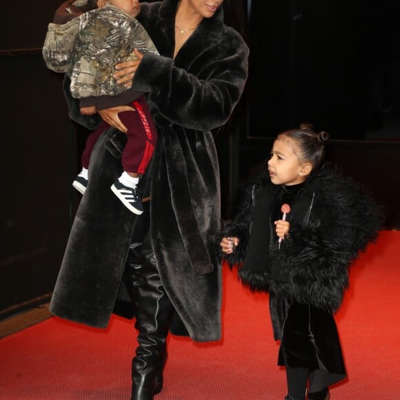 Kim Kardashian et ses enfants North et Saint West à New York. Le 1er février 2017.