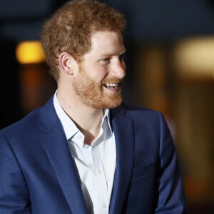 Le prince Harry a rencontré le personnel des services ambulanciers londoniens (London Ambulance Service) de Waterloo Road le 2 février 2017.