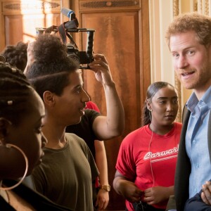 Le prince Harry lors de la cérémonie de remise des diplômes de Coach Core au Nottingham Council House à Nottingham, le 1er février 2017, un projet soutenu par la Royal Foundation.