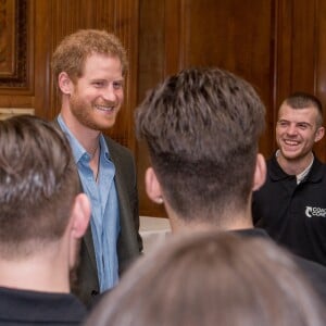 Le prince Harry lors de la cérémonie de remise des diplômes de Coach Core au Nottingham Council House à Nottingham, le 1er février 2017, un projet soutenu par la Royal Foundation.