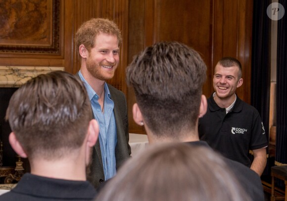 Le prince Harry lors de la cérémonie de remise des diplômes de Coach Core au Nottingham Council House à Nottingham, le 1er février 2017, un projet soutenu par la Royal Foundation.