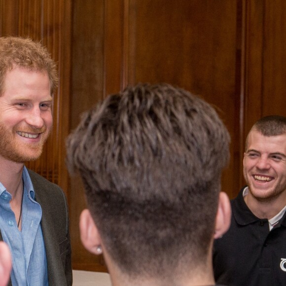 Le prince Harry lors de la cérémonie de remise des diplômes de Coach Core au Nottingham Council House à Nottingham, le 1er février 2017, un projet soutenu par la Royal Foundation.