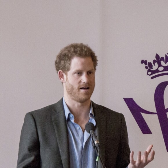 Le prince Harry lors de la cérémonie de remise des diplômes de Coach Core au Nottingham Council House à Nottingham, le 1er février 2017, un projet soutenu par la Royal Foundation.
