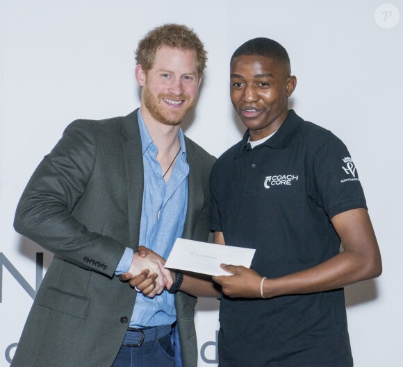 Le prince Harry lors de la cérémonie de remise des diplômes de Coach Core au Nottingham Council House à Nottingham, le 1er février 2017, un projet soutenu par la Royal Foundation.
