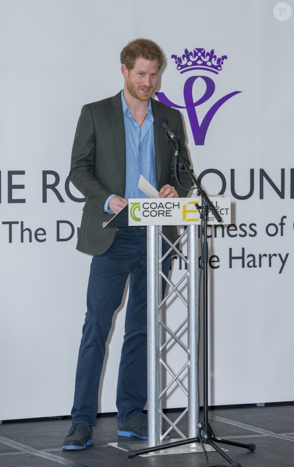 Le prince Harry lors de la cérémonie de remise des diplômes de Coach Core au Nottingham Council House à Nottingham, le 1er février 2017, un projet soutenu par la Royal Foundation.