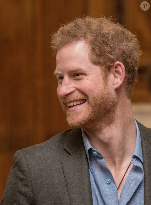 Le prince Harry lors de la cérémonie de remise des diplômes de Coach Core au Nottingham Council House à Nottingham, le 1er février 2017, un projet soutenu par la Royal Foundation.