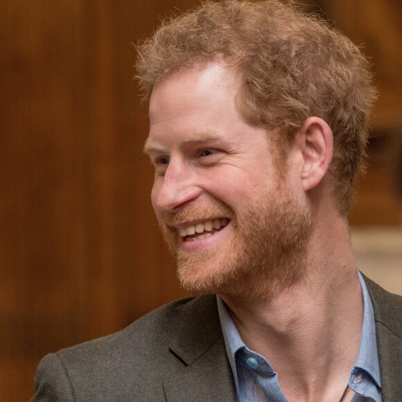 Le prince Harry lors de la cérémonie de remise des diplômes de Coach Core au Nottingham Council House à Nottingham, le 1er février 2017, un projet soutenu par la Royal Foundation.