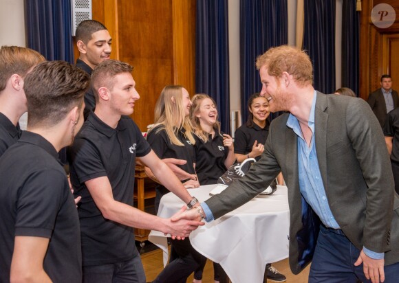 Le prince Harry lors de la cérémonie de remise des diplômes de Coach Core au Nottingham Council House à Nottingham, le 1er février 2017, un projet soutenu par la Royal Foundation.