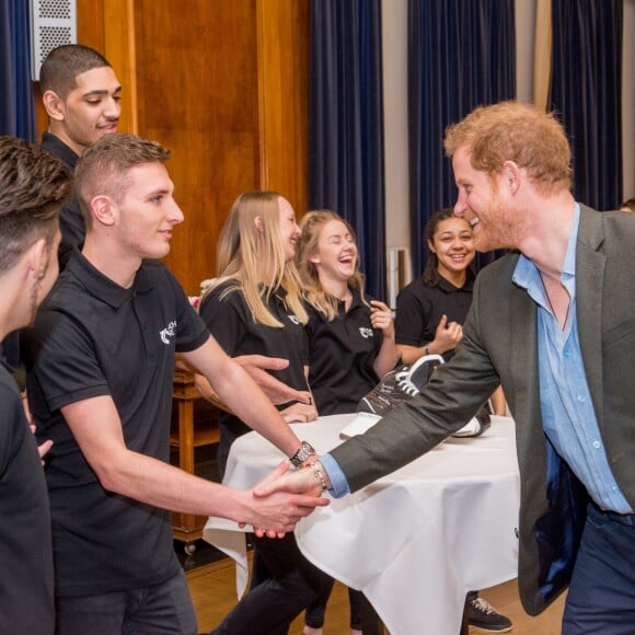 Le prince Harry lors de la cérémonie de remise des diplômes de Coach Core au Nottingham Council House à Nottingham, le 1er février 2017, un projet soutenu par la Royal Foundation.