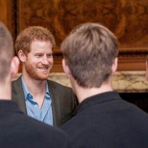 Le prince Harry lors de la cérémonie de remise des diplômes de Coach Core au Nottingham Council House à Nottingham, le 1er février 2017, un projet soutenu par la Royal Foundation.