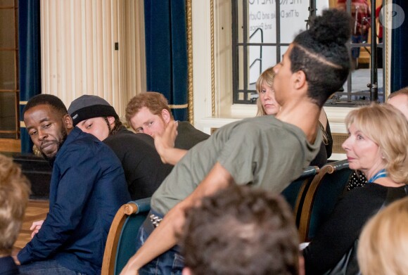 Le prince Harry lors de la cérémonie de remise des diplômes de Coach Core au Nottingham Council House à Nottingham, le 1er février 2017, un projet soutenu par la Royal Foundation.