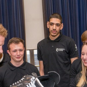 Le prince Harry lors de la cérémonie de remise des diplômes de Coach Core au Nottingham Council House à Nottingham, le 1er février 2017, un projet soutenu par la Royal Foundation.