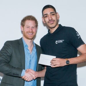 Le prince Harry lors de la cérémonie de remise des diplômes de Coach Core au Nottingham Council House à Nottingham, le 1er février 2017, un projet soutenu par la Royal Foundation.