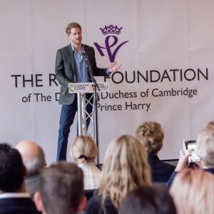 Le prince Harry lors de la cérémonie de remise des diplômes de Coach Core au Nottingham Council House à Nottingham, le 1er février 2017, un projet soutenu par la Royal Foundation.