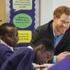 Le prince Harry assiste à un compte-rendu concernant Full Effect and Coach Core, deux projets soutenus par la Royal Foundation à Nottingham le 1er février 2017.