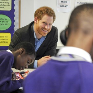 Le prince Harry assiste à un compte-rendu concernant Full Effect and Coach Core, deux projets soutenus par la Royal Foundation à Nottingham le 1er février 2017.