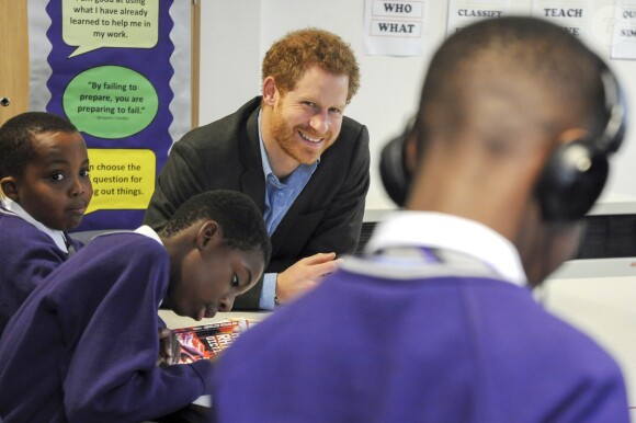 Le prince Harry assiste à un compte-rendu concernant Full Effect and Coach Core, deux projets soutenus par la Royal Foundation à Nottingham le 1er février 2017.