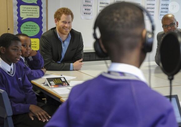 Le prince Harry assiste à un compte-rendu concernant Full Effect and Coach Core, deux projets soutenus par la Royal Foundation à Nottingham le 1er février 2017.