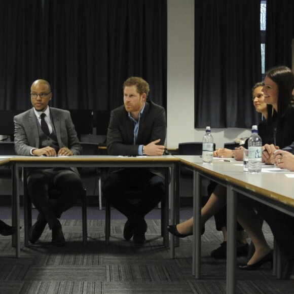 Le prince Harry assiste à un compte-rendu concernant Full Effect and Coach Core, deux projets soutenus par la Royal Foundation à Nottingham le 1er février 2017.