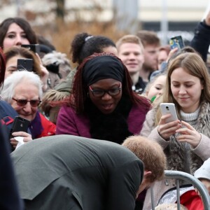 Le prince Harry a eu du succès auprès du public et tout particulièrement d'un petit garçon lors de son arrivée à pied à la Council House le 1er février 2017.