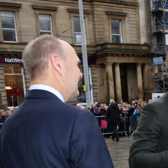 Le prince Harry a eu du succès auprès du public et tout particulièrement d'un petit garçon lors de son arrivée à pied à la Council House le 1er février 2017.
