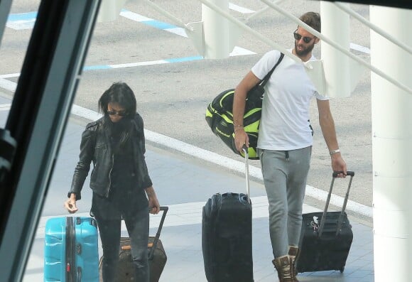 La chanteuse Shy'm et son compagnon Benoit Paire, éliminé en 1/8ème de finale au tournoi de tennis de Monte-Carlo, arrivent à l'aéroport de Nice pour prendre un avion. Le 15 avril 2016