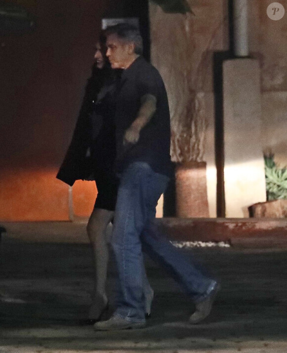 George Clooney a diné au restaurant Smokehouse pour l'anniversaire de sa femme Amal Alamuddin enceinte avec ses parents Nina et Nick Clooney à Barcelone, le 2 février 2017